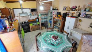 Casa + pileta + local +2 Dptos. para renta