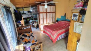 Casa + pileta + local +2 Dptos. para renta