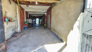 Casa + pileta + local +2 Dptos. para renta