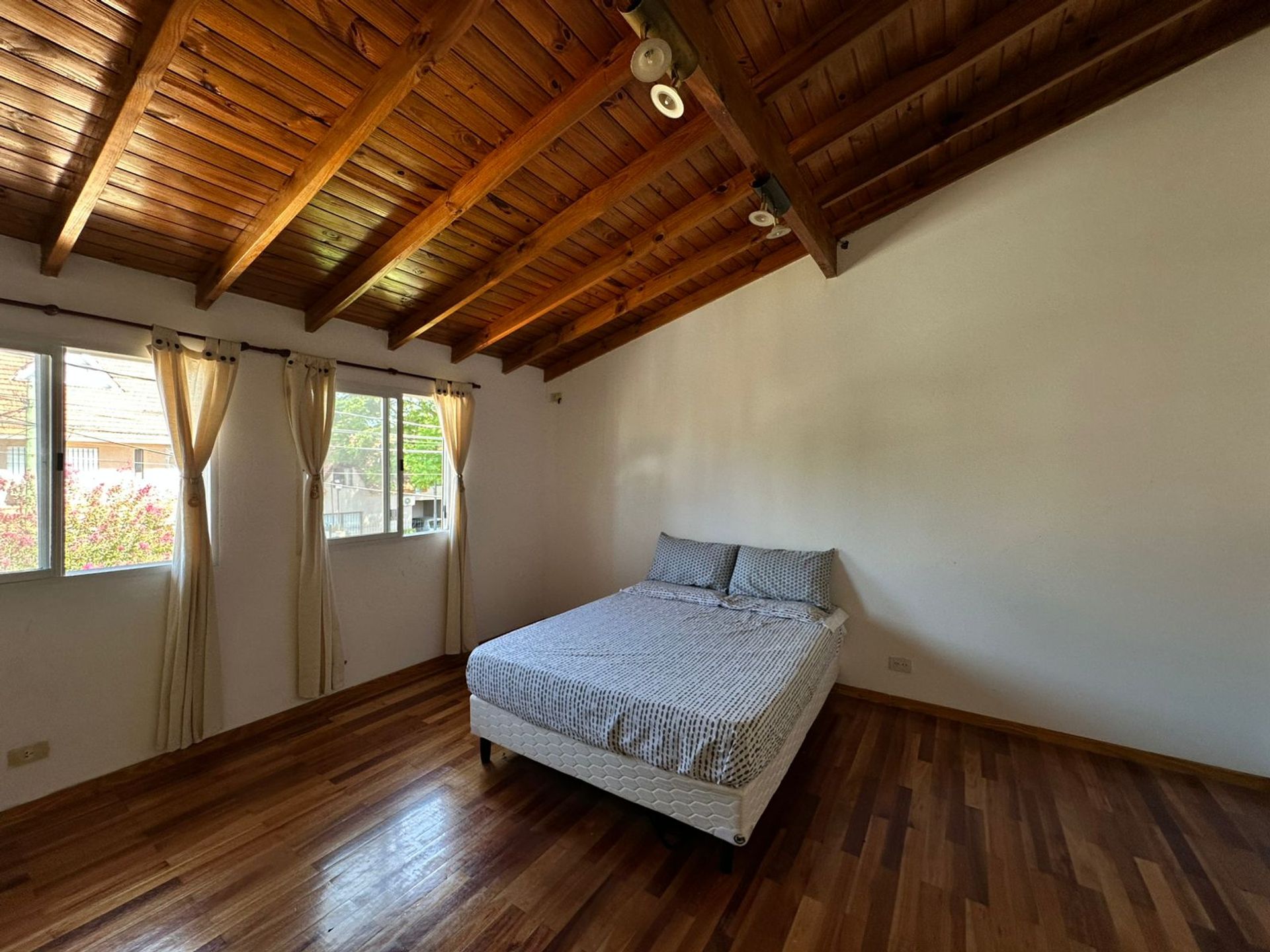 Venta Casa Dúplex 4 Ambientes con Patio Martínez