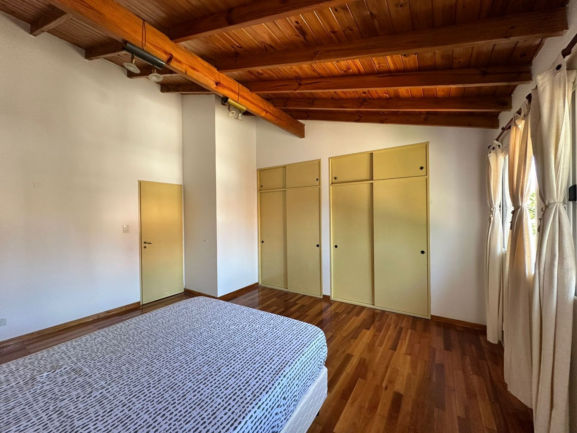 Venta Casa Dúplex 4 Ambientes con Patio Martínez