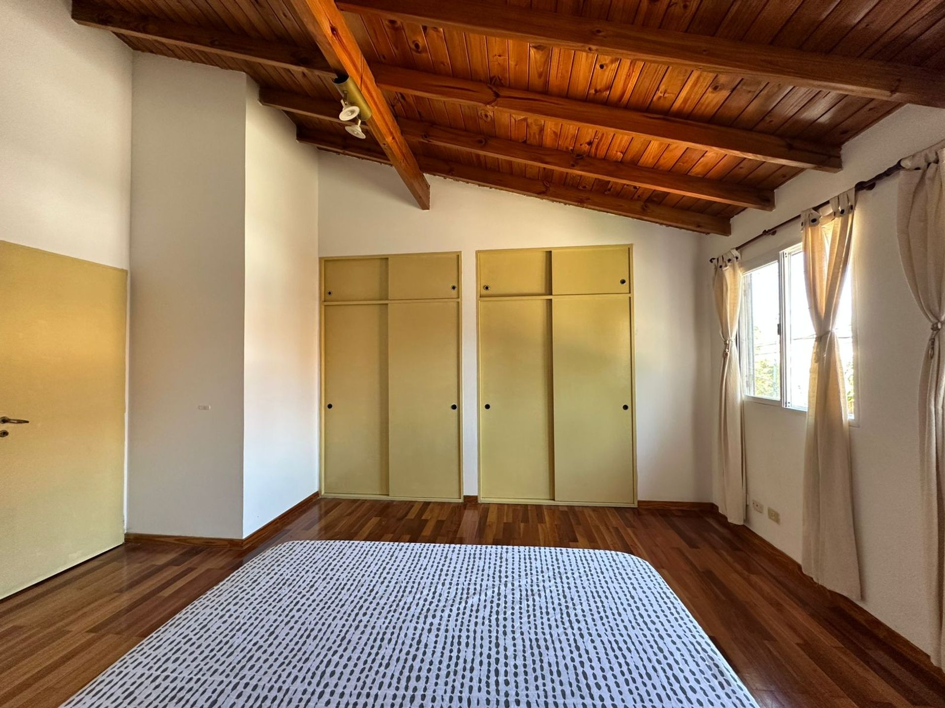 Venta Casa Dúplex 4 Ambientes con Patio Martínez