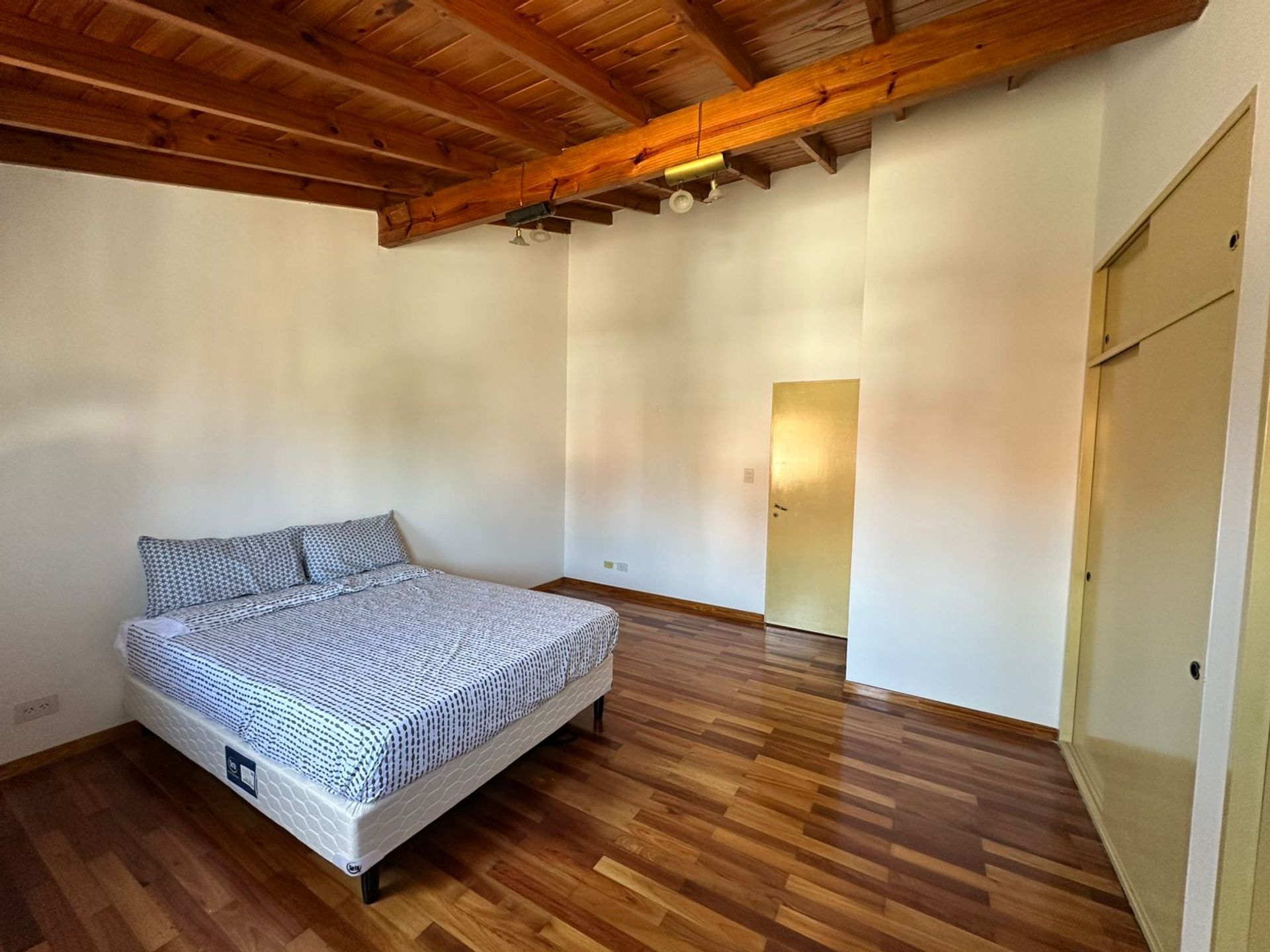 Venta Casa Dúplex 4 Ambientes con Patio Martínez