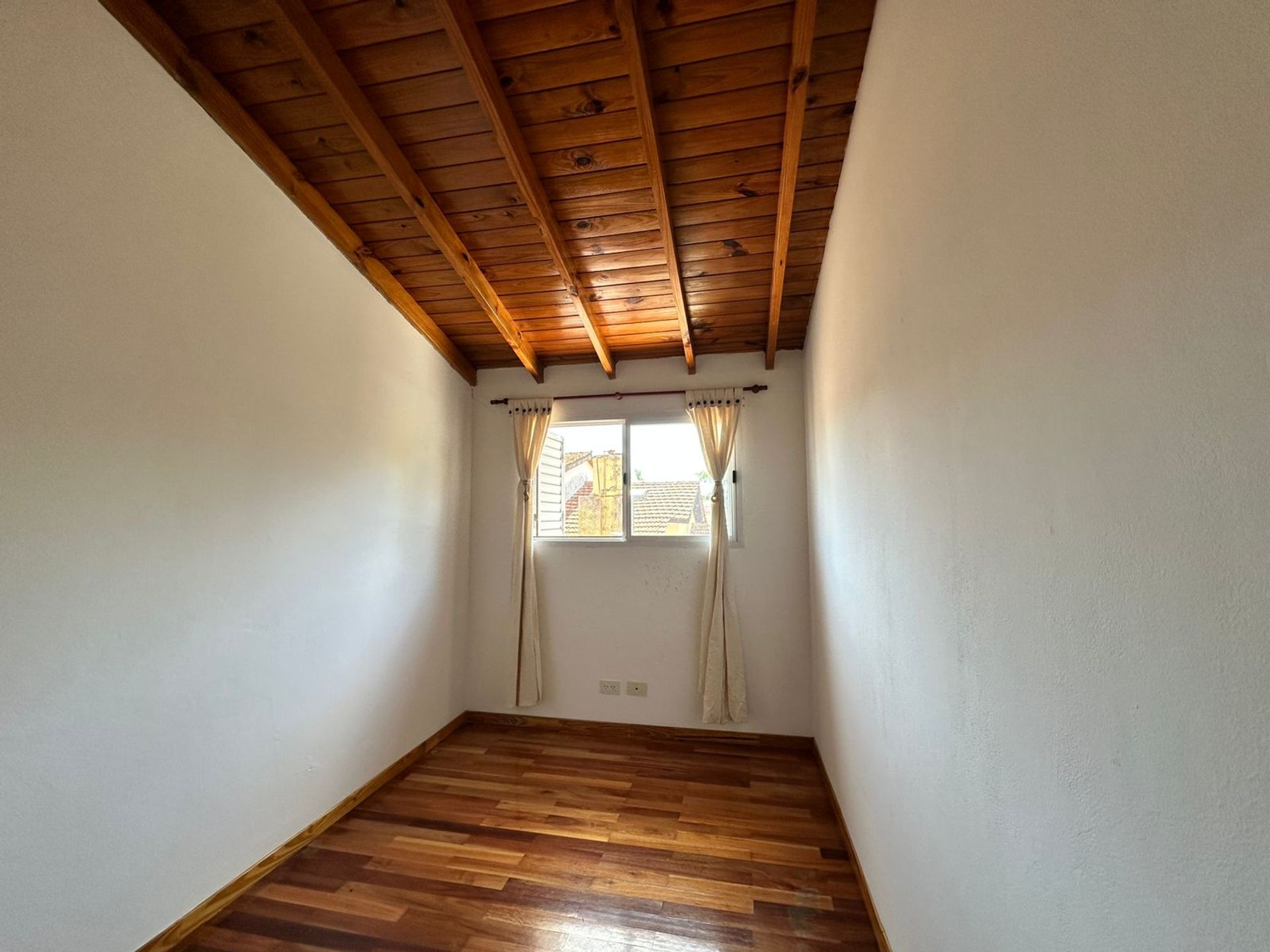 Venta Casa Dúplex 4 Ambientes con Patio Martínez