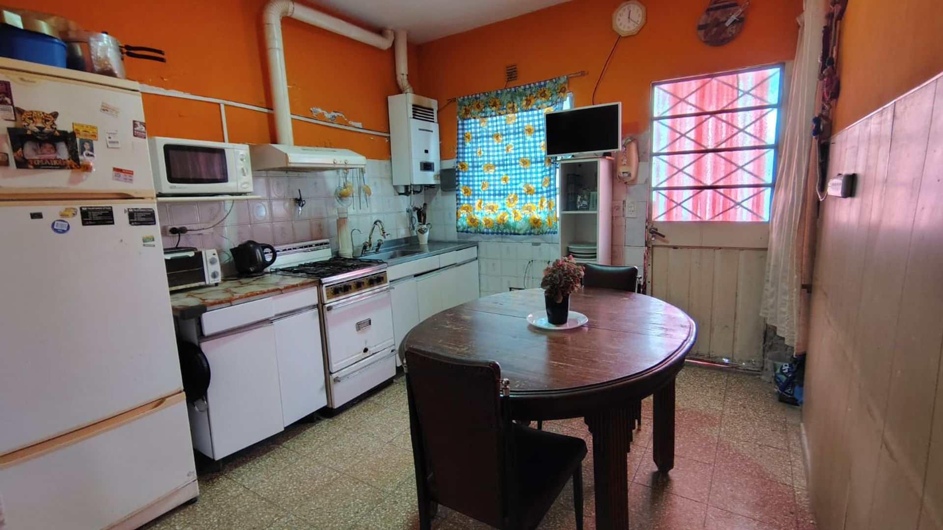 CASA 4 AMBIENTES + 2° ViIVIENDA de 3 AMB.