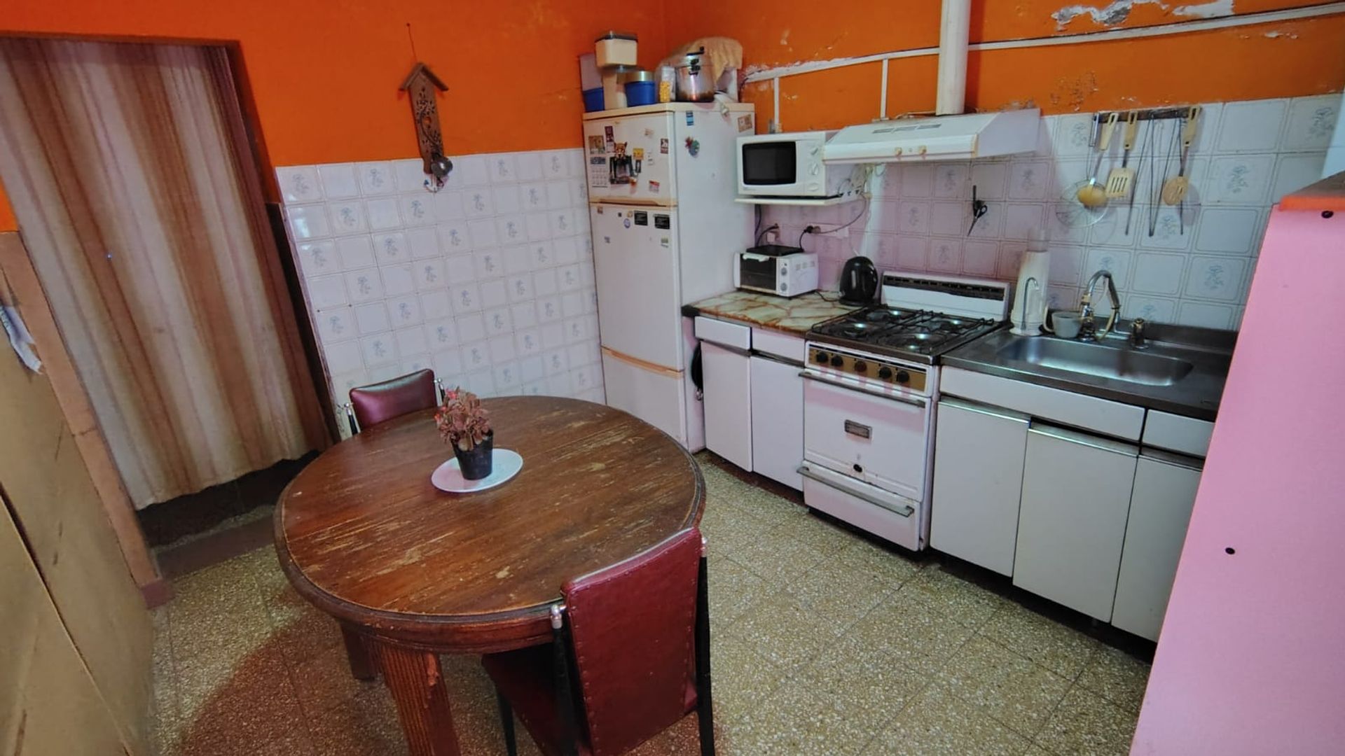 CASA 4 AMBIENTES + 2° ViIVIENDA de 3 AMB.