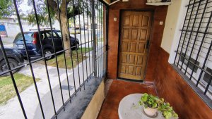 CASA 4 AMBIENTES + 2° ViIVIENDA de 3 AMB.