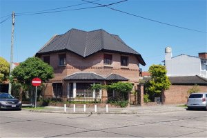 House 3‑bedroom For Sale Villa Adelina With Garden