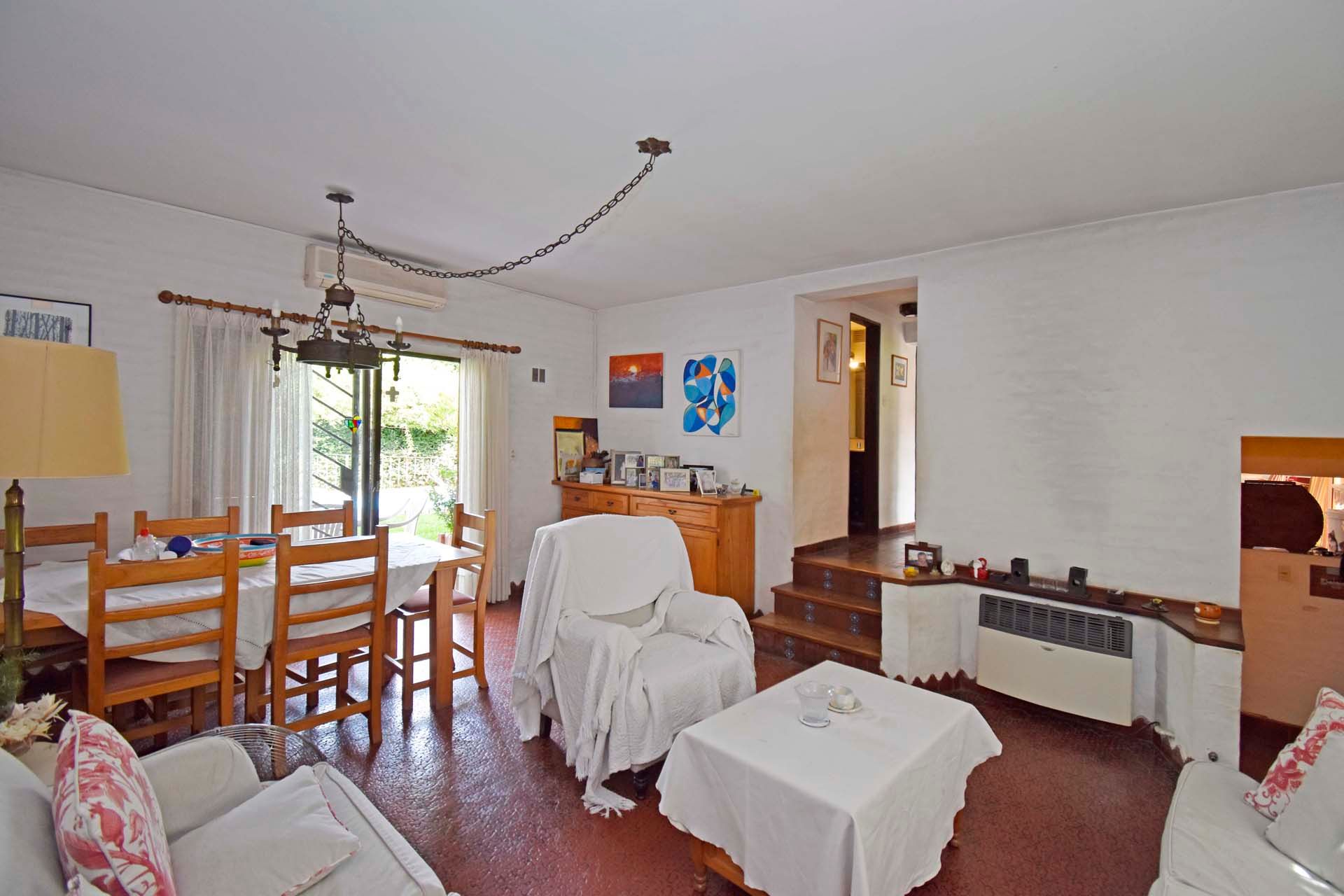 Casa 5 Amb en Venta Florida B Roca con pileta