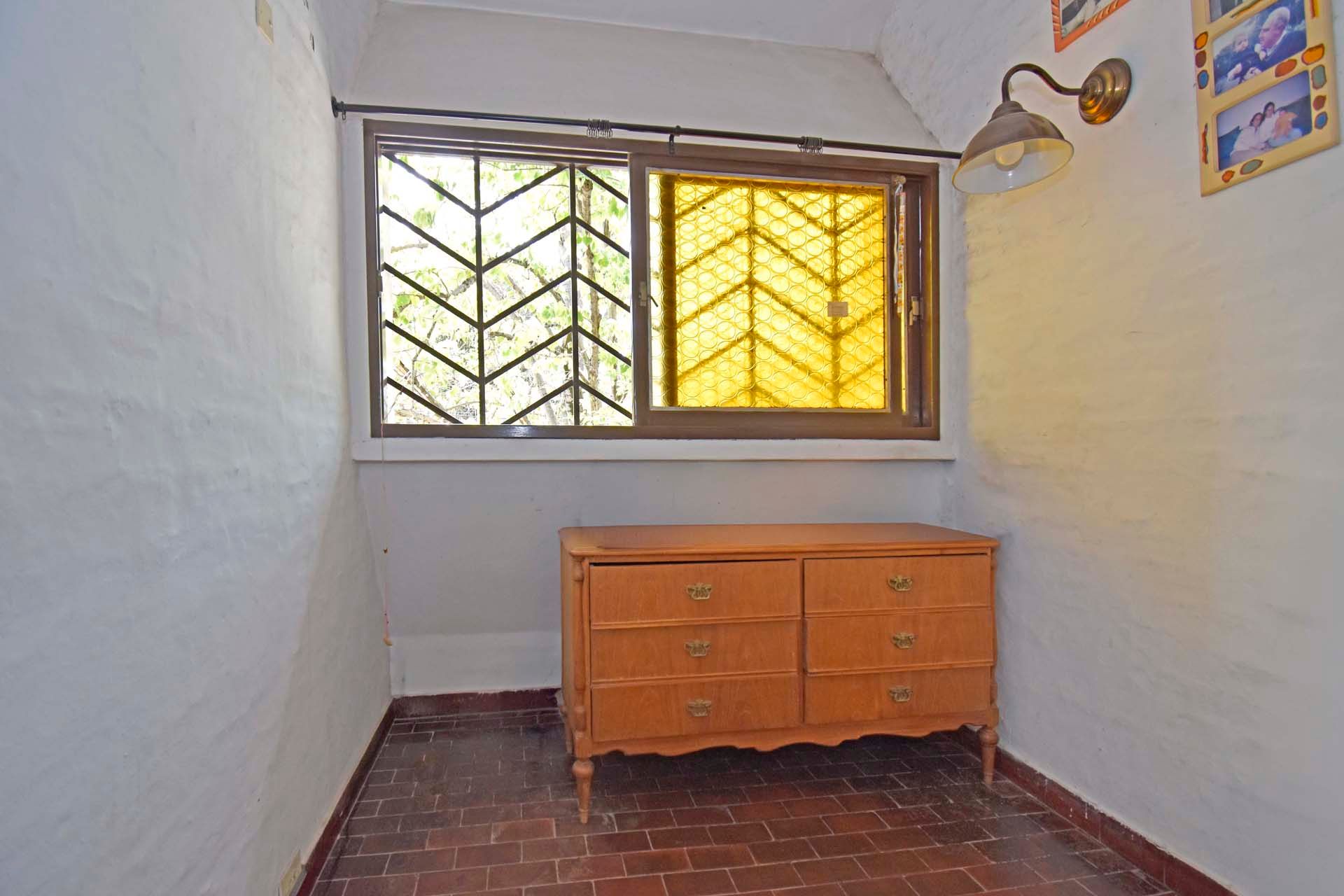 Casa 5 Amb en Venta Florida B Roca con pileta