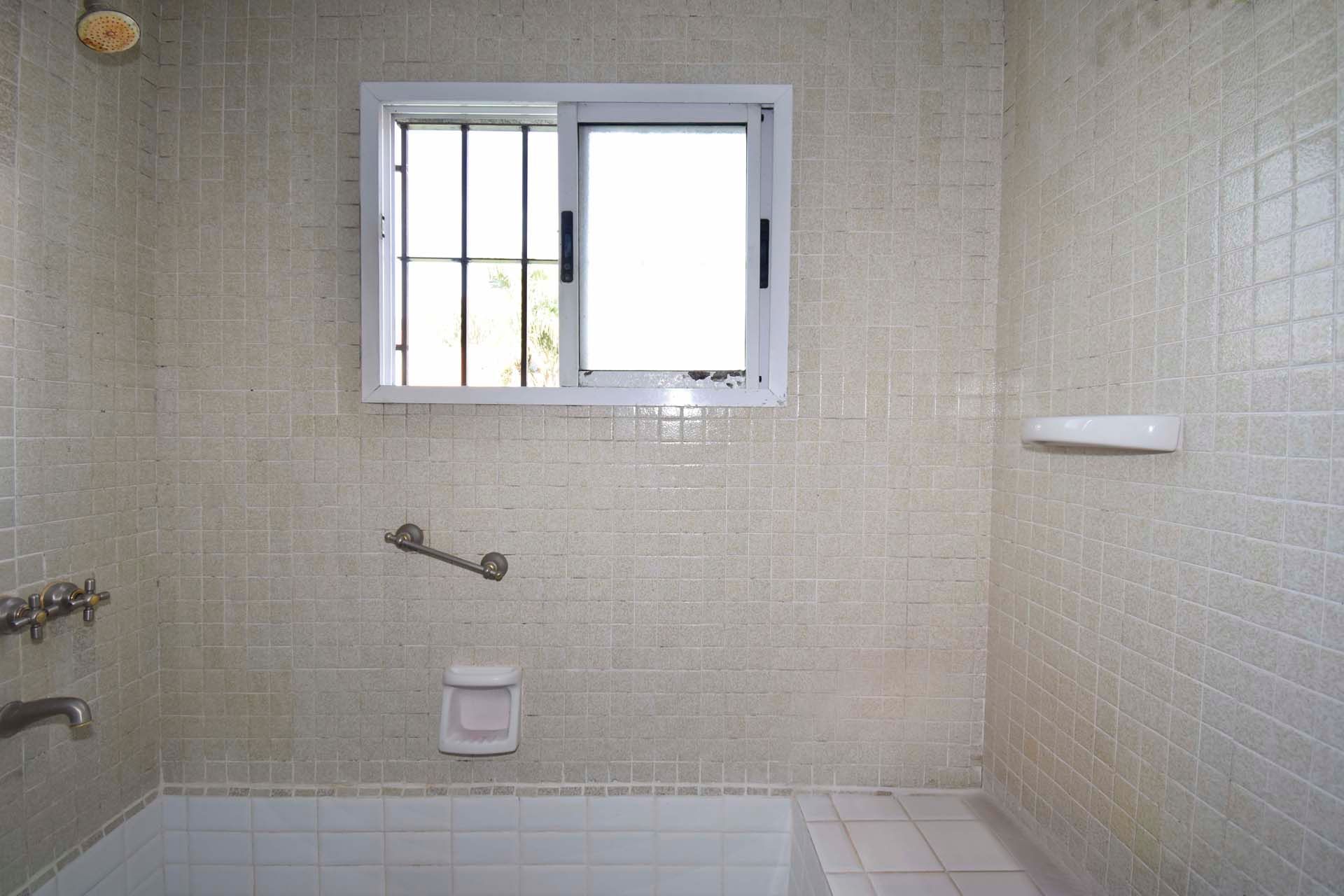 Casa 5 Amb en Venta Florida B Roca con pileta