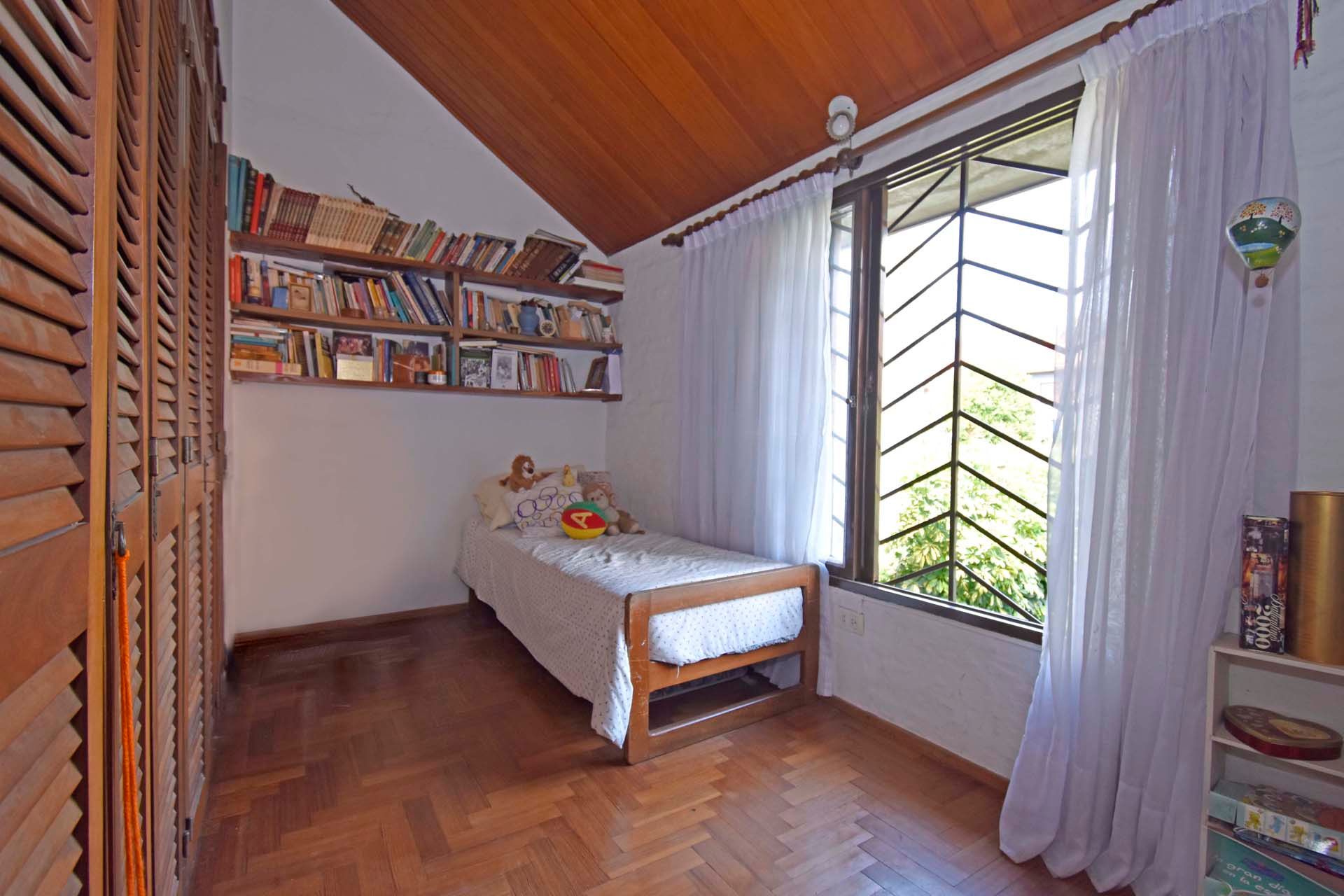 Casa 5 Amb en Venta Florida B Roca con pileta