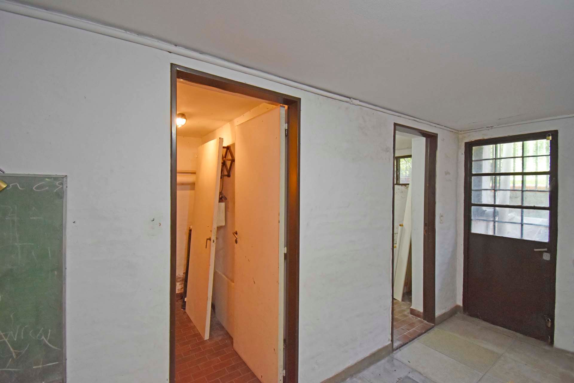 Casa 5 Amb en Venta Florida B Roca con pileta