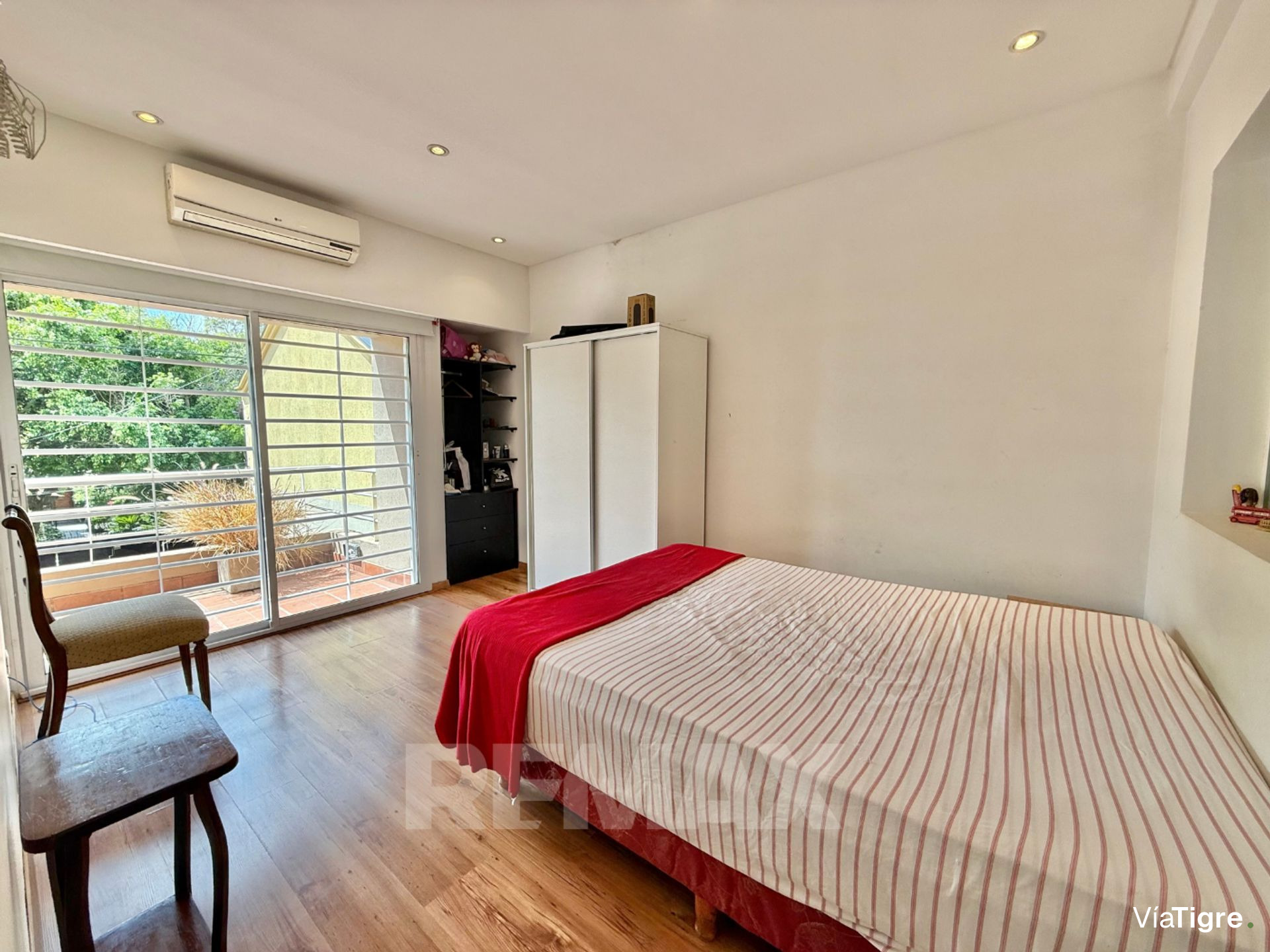 Venta Casa Triplex Tigre 4 dorm pileta parque coch
