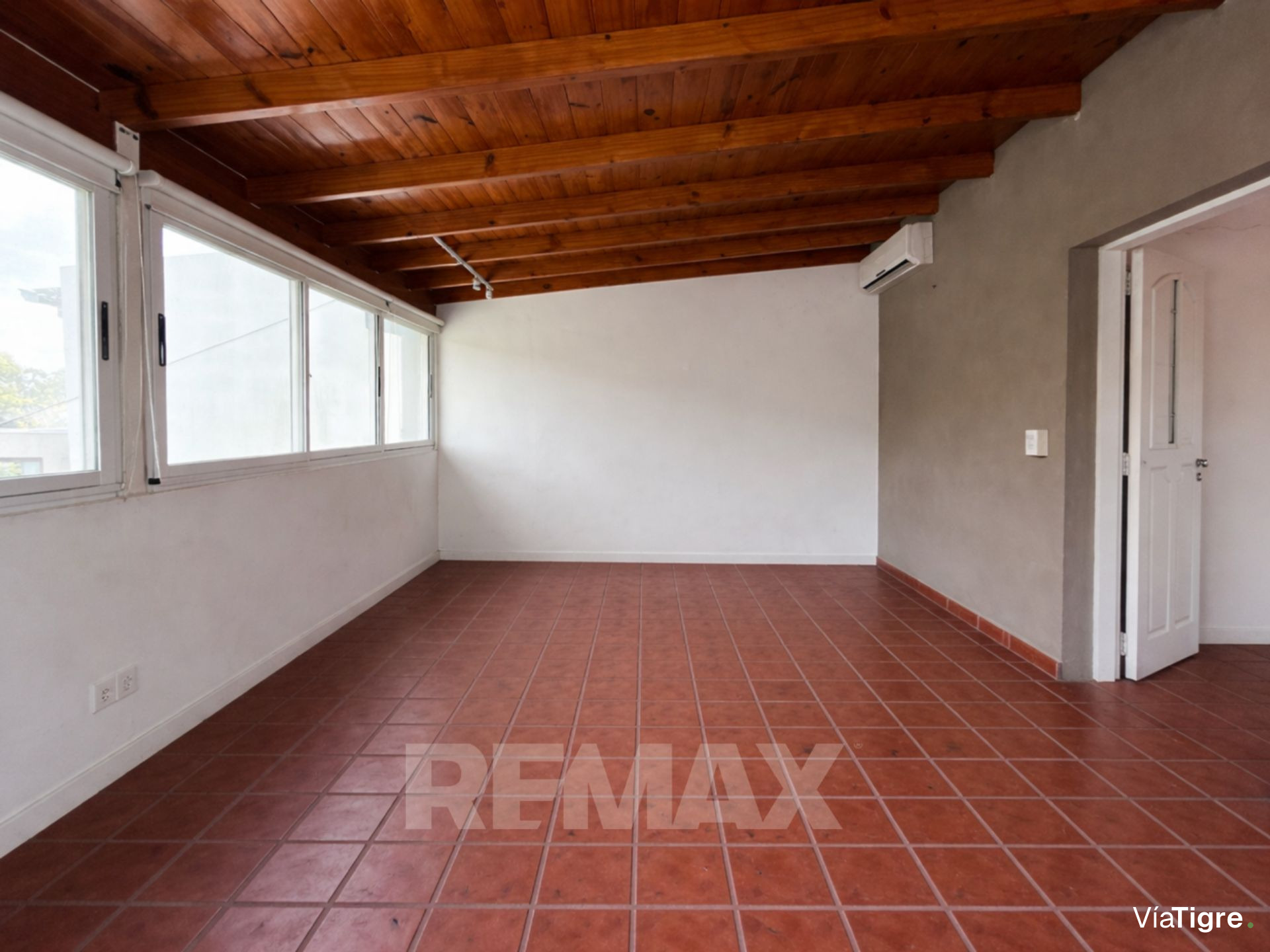 Venta Casa Triplex Tigre 4 dorm pileta parque coch