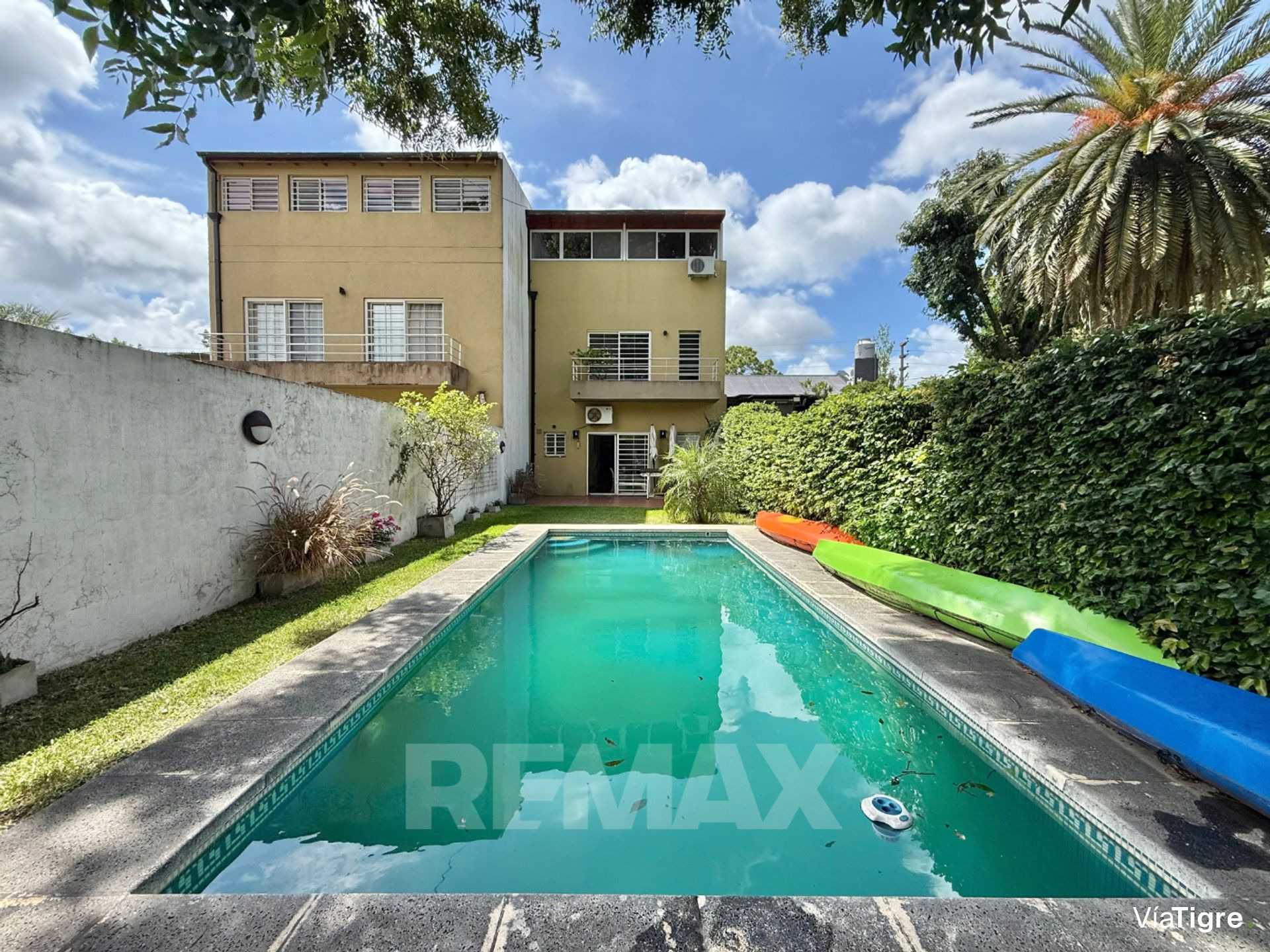 Venta Casa Triplex Tigre 4 dorm pileta parque coch