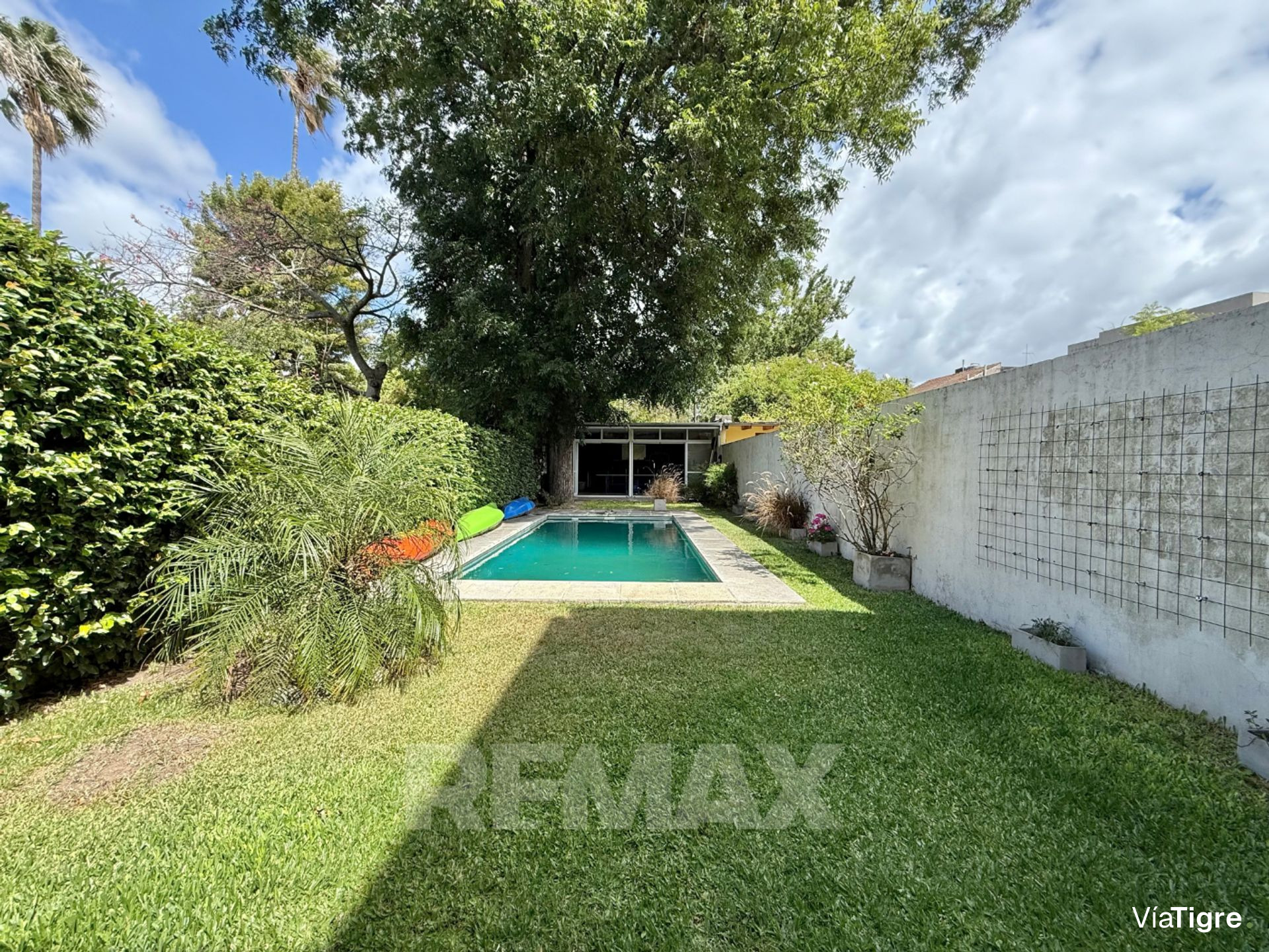 Venta Casa Triplex Tigre 4 dorm pileta parque coch
