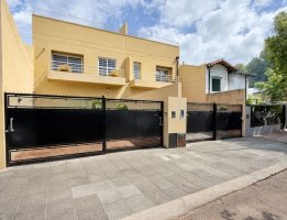 Venta Casa Triplex Tigre 4 dorm pileta parque coch