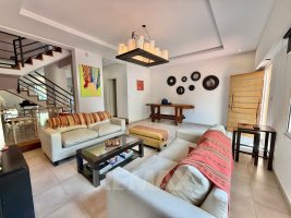 Venta Casa Triplex Tigre 4 dorm pileta parque coch