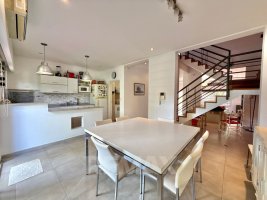 Venta Casa Triplex Tigre 4 dorm pileta parque coch