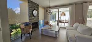 VENTA casa 4 ambientes, dep. y pileta LA DAMASIA