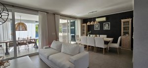 VENTA casa 4 ambientes, dep. y pileta LA DAMASIA