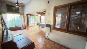 Venta casa a refaccionar en Martinez