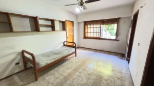 Venta casa a refaccionar en Martinez