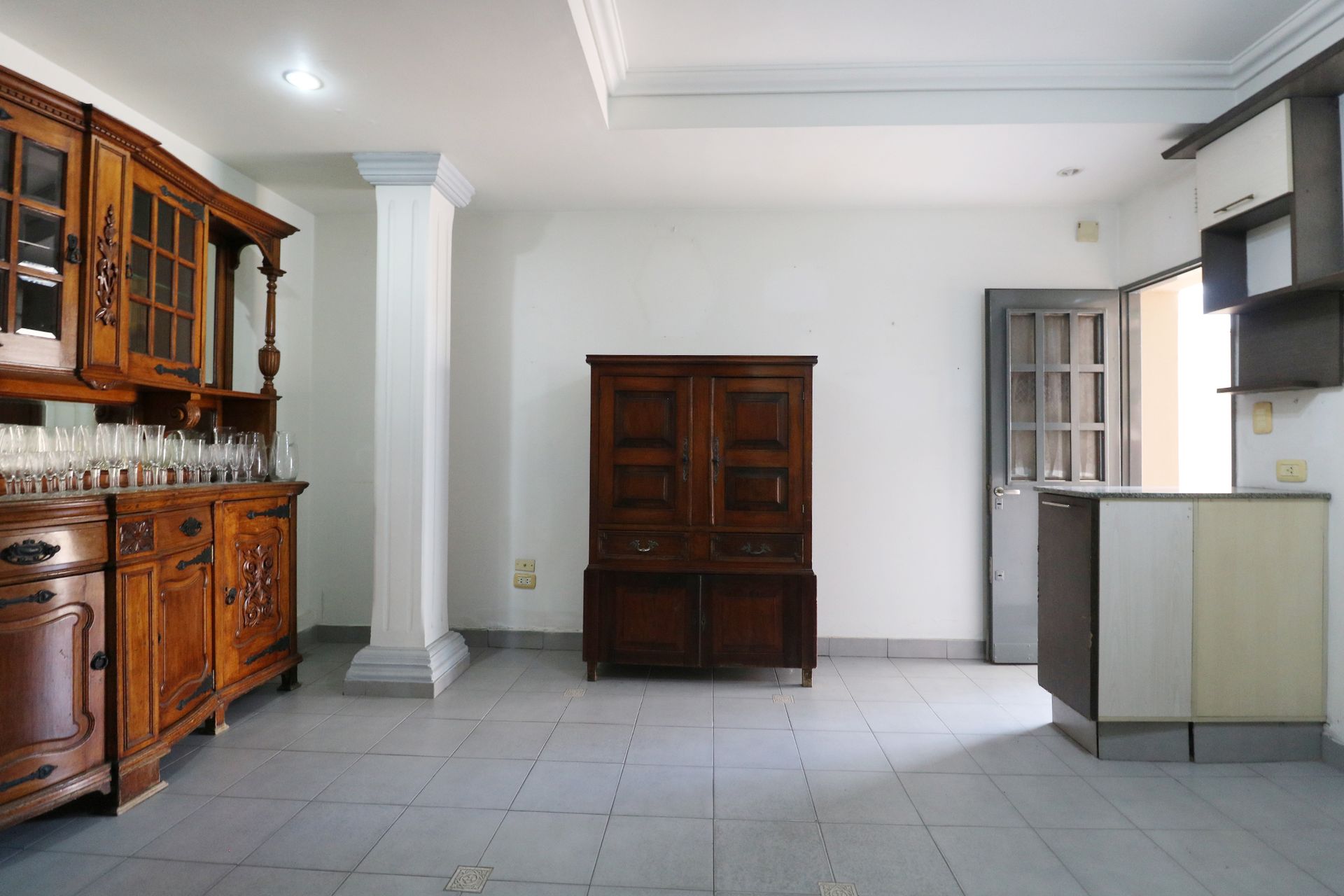 For Sale Penthouse 2‑bedroom with Office and Patio Carapachay