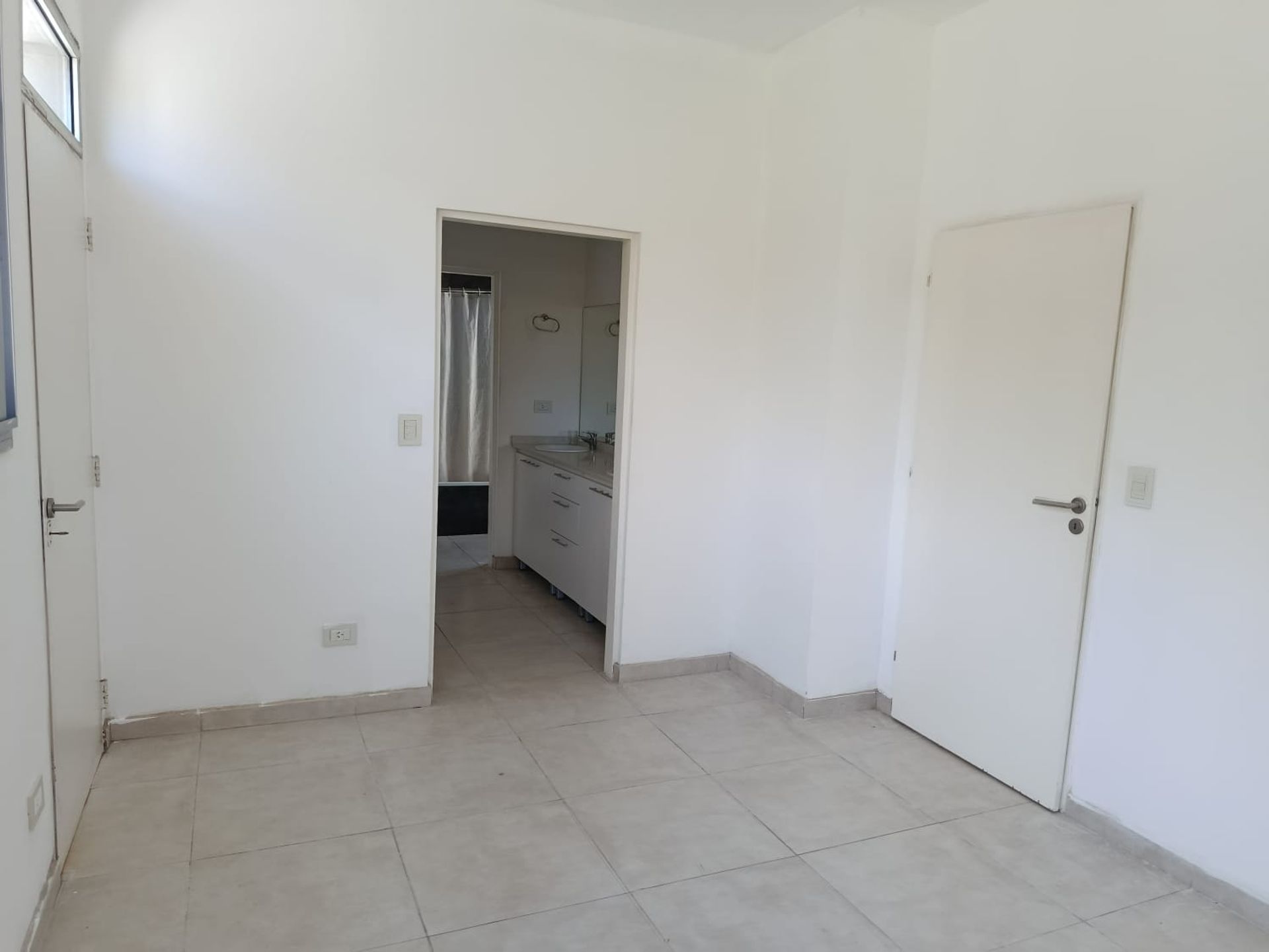 Casa 5 Amb. En Alquiler B° Alvear De Benavidez