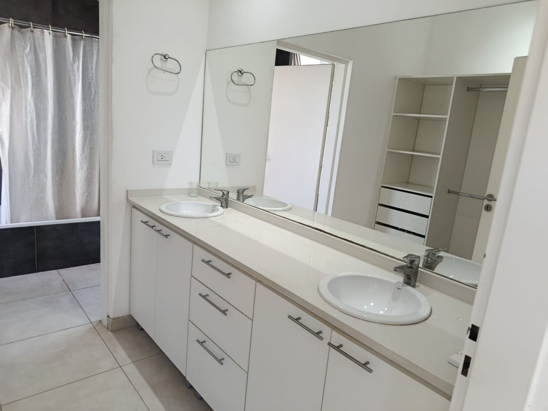 Casa 5 Amb. En Alquiler B° Alvear De Benavidez