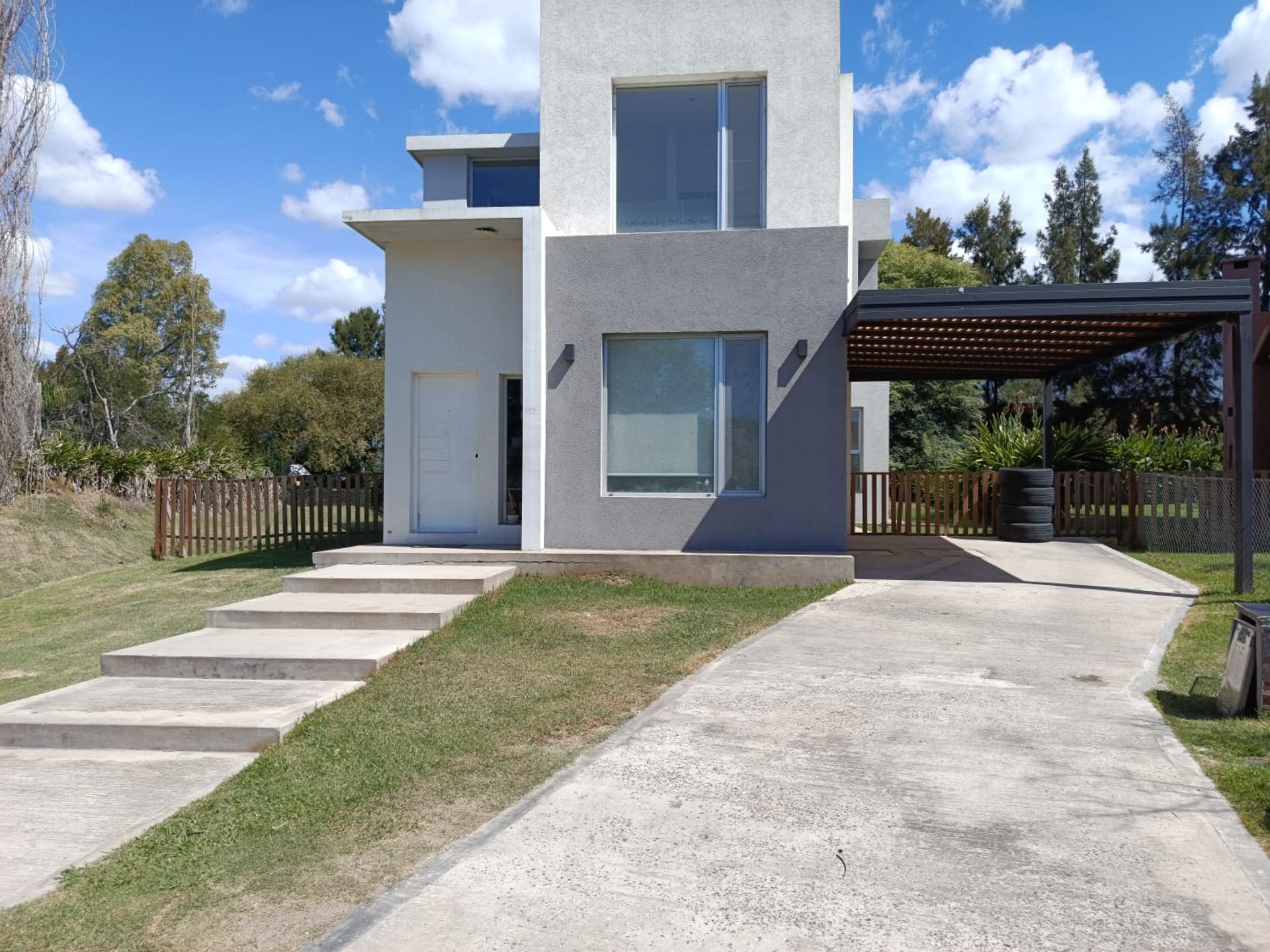 Casa 5 Amb. En Alquiler B° Alvear De Benavidez