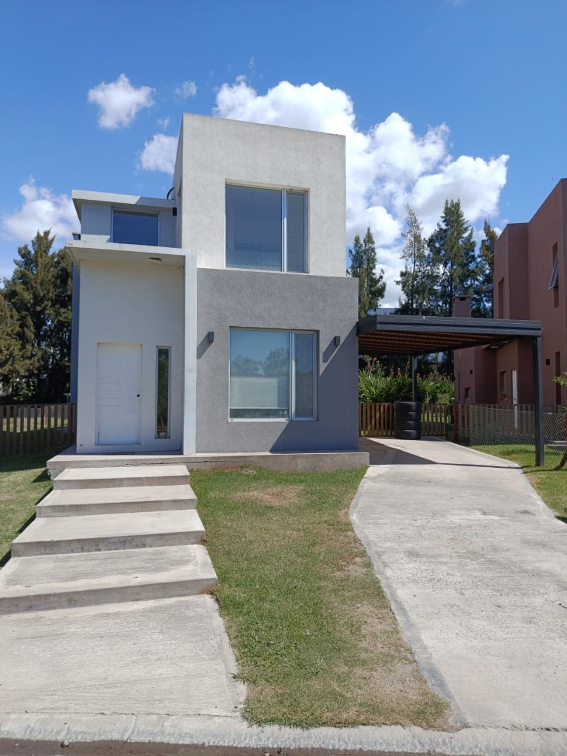 Casa 5 Amb. En Alquiler B° Alvear De Benavidez