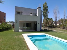 Casa 5 Amb. En Alquiler B° Alvear De Benavidez