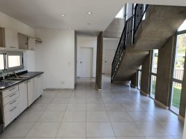 Casa 5 Amb. En Alquiler B° Alvear De Benavidez