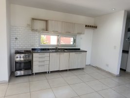 Casa 5 Amb. En Alquiler B° Alvear De Benavidez