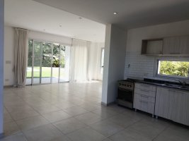 Casa 5 Amb. En Alquiler B° Alvear De Benavidez