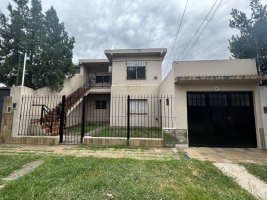 For Sale multi‑family house 4‑bedroom in Beccar