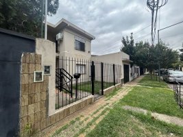 For Sale multi‑family house 4‑bedroom in Beccar