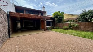 House For Sale 5-bedroom Pool Vicente Lopez New Price