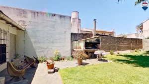 For Sale House 3‑bedroom Beccar Back Garage