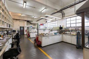 Galpon Laboratorio Con Oficinas En Villa Martelli