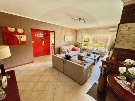 4‑bedroom house with garden and pool Martinez