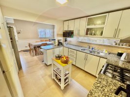 4‑bedroom house with garden and pool Martinez