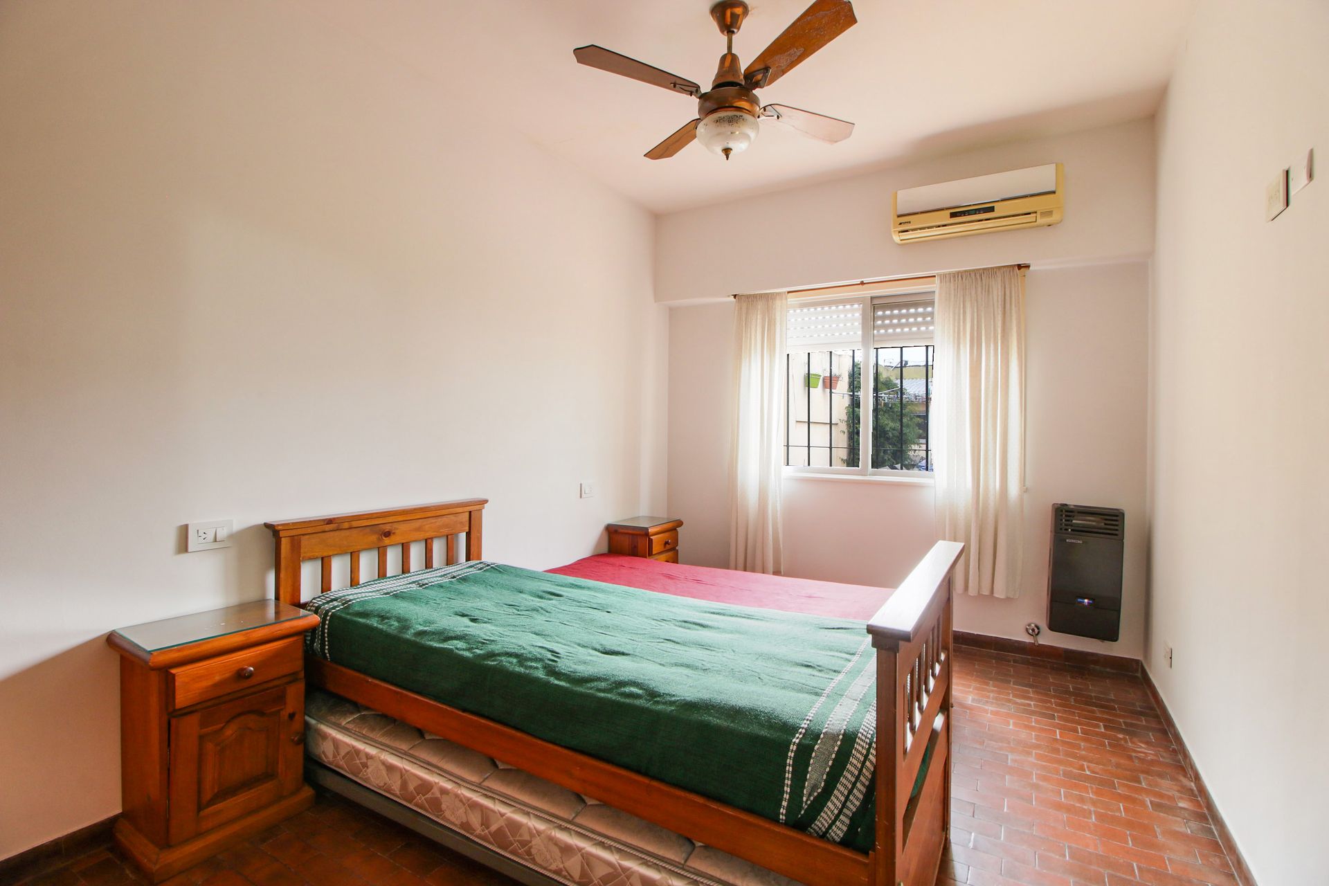 Venta lote 2 casas de 4 amb + quincho y cochera