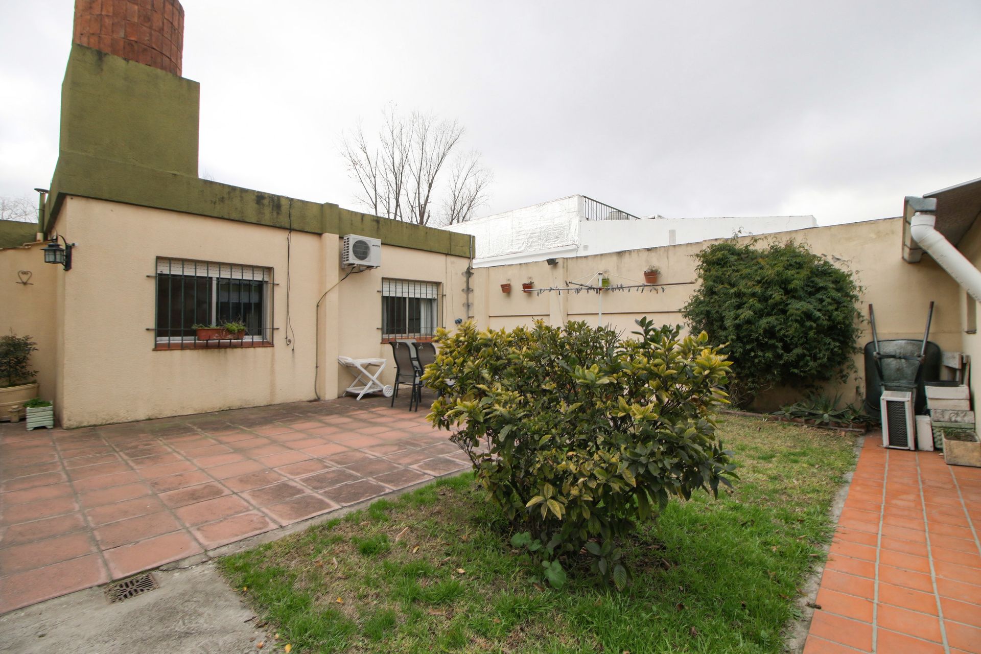 Venta lote 2 casas de 4 amb + quincho y cochera