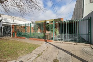 For Sale lot 2 houses 3‑bedroom + backyard grill and garage