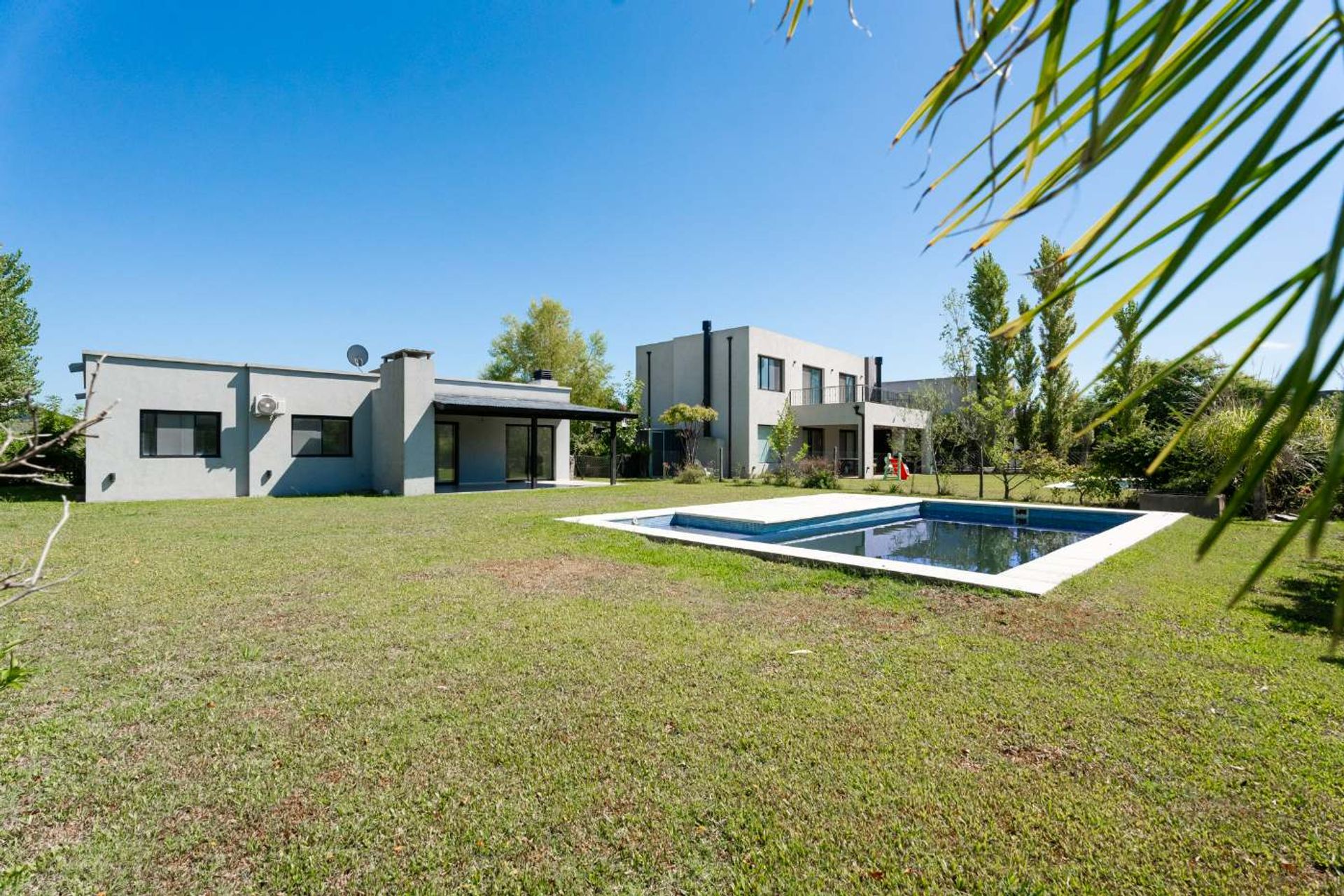 For Sale house with pool Barrio San Gabriel, Villanueva