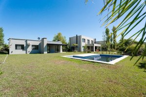 For Sale house with pool Barrio San Gabriel, Villanueva