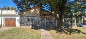 For Sale House 2-bedroom In Don Torcuato Garage